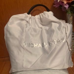 Never worn Michael Kors Sullivan Large Saffiano